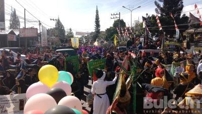 Jelang Pelaksanaan Kirab Budaya Ribuan Massa Padati Depan Kantor Bupati Dairi