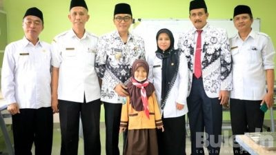 Bupati Pamekasan Datang ke Sekolah di Hari Guru, Dorong Siswa Punya Cita-cita Tinggi