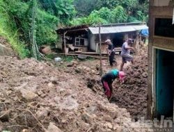 Satu Rumah Warga Rusak Akibat Tanah Longsor di Kecamatan Sindangbarang Cianjur