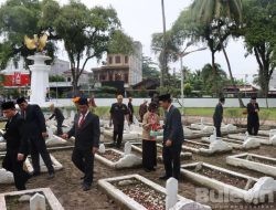 Kapolresta Deli Serdang Pimpin Upacara Ziarah Tabur Bunga Hari Pahlawan 2022 di TMP Lubuk Pakam