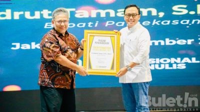 Berkat Karya Guru, Bupati Pamekasan Dinobatkan Sebagai Tokoh Penggerak Literasi Nasional 2022