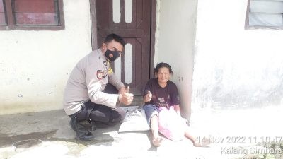 Nenek Berusia 65 Tahun, Terharu Atas Bantuan Sembako Dari Polsek Sidikalang Kota
