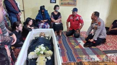 Kapolres Dairi Melayat ke Rumah Duka Wartawan Dairi Almarhum Marulak Siahaan