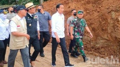 Presiden Jokowi Tinjau Langsung Lokasi Gempa Cianjur