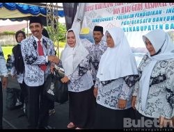 Hari Ulang Tahun PGRI Dan Hari Guru Nasional 77 di Stadion Jajag Banyuwangi