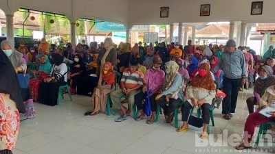 Ribuan Warga Mendatangi Kantor Desa Genteng Kulon Banyuwangi, Guna Mendapatkan Haknya