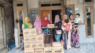 Penyerahan Pemberian Makanan Tambahan Bagi Ibu Hamil dan Balita