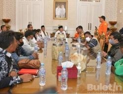 Bupati Cianjur Bertemu Keluarga Terdampak Gempa yang Masih Dalam Pencarian