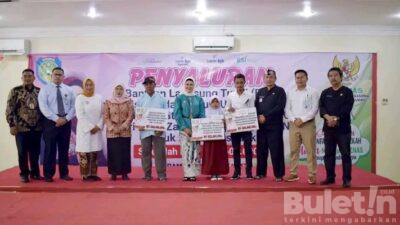 Bupati Nina Agustina Salurkan BLT dan Bantuan Rehab Rumah Gakin dari BAZNAS Kabupaten Indramayu