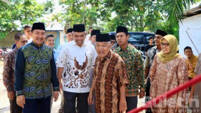Pj Bupati Dr. H. Kamsol Berikan Santunan Anak Yatim dan Kaum Du’afa di Desa Empat Balai Kecamatan Kuok