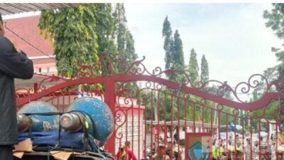 Pendopo Cianjur di Demo Bupatinya Tidak Ditempat