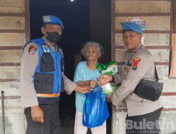 Program Jumat Curhat, Kasi Propam Polres Dairi Bersama Personil Salurkan Bantuan Sosial Kepada Warga