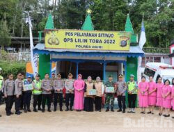 Kapolres Dairi Bersama Pamatwil Polda Sumut Pantau Pos Pam Dirangkai Dengan Pemberian Bingkisan
