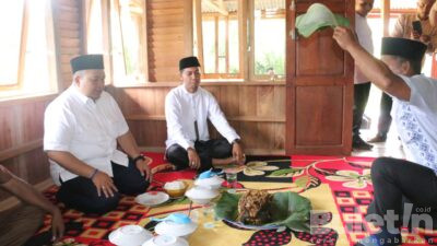Bupati Dolly Disambut Warga Sibara-bara Dengan Acara Upa-Upa