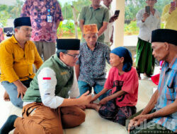 Bupati Pamekasan Kunjungi Warga Desa Jembringin Korban Kebakaran dan Berikan Ini