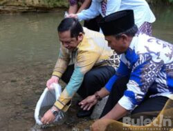 Wali Kota Padang Sidempuan Tabur Bibit Ikan 3000 Ekor di Panyanggar