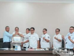 Wali Kota Terima Piagam Penghargaan dari KPP Pratama Padang Sidempuan