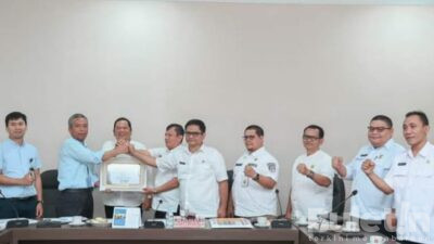 Wali Kota Terima Piagam Penghargaan dari KPP Pratama Padang Sidempuan