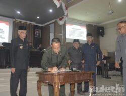 Bupati dan Ketua DPRD Bondowoso Tandatangani Raperda Tentang Perlindungan Lahan Pertanian
