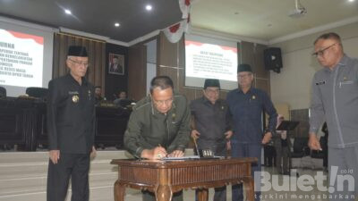 Bupati dan Ketua DPRD Bondowoso Tandatangani Raperda Tentang Perlindungan Lahan Pertanian