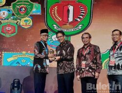Dukung Program Jamkesnas, Bupati Bondowoso Terima Penghargaan UHC Award 2023