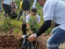 Hari Air Sedunia, Sekda Trenggalek Mengelar Aksi Tanam Ratusan Pohon