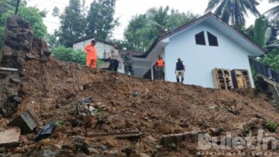 Pagar Penahan Bangunan Sekolah SDN 2 Kertosono Trenggalek Ambrol