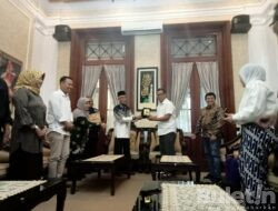 Bupati Bondowoso Sambut Kedatangan Uya Kuya,Ternyata Ini Penyebabnya