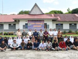 Bupati Dolly Hadiri Penyerahan Donasi Bagi Pelajar SMA Se Tapsel