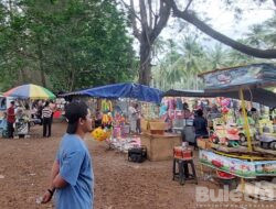 Pengunjung Wisata Pantai Punai Belitung Timur Dibanjiri Wisatawan Lokal