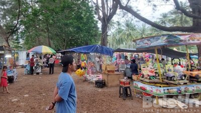 Pengunjung Wisata Pantai Punai Belitung Timur Dibanjiri Wisatawan Lokal