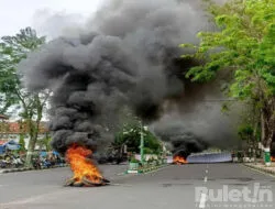 Kepulan Asap Hitam Hingga Akses Jalan Lumpuh di Jalan Kabupaten Pamekasan Warnai Bulan Ramadhan