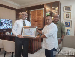 Ketua Dewan Pembina SMSI Jatim Terima PWI Jatim Award 2023