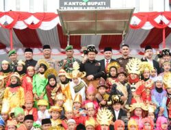 Pakaian Adat Mewarnai Peringatan Hardiknas 2023 di Tapsel