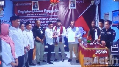 Ketua DPC Partai Gerindra Daftarkan 45 Bacaleg ke KPU Trenggalek