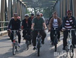 Gowes Bareng, Wabup Probolinggo Pantau Perbaikan Jalan