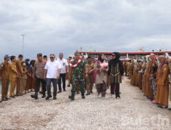 Kunker Danrem 152/Baabullah di Pulau Taliabu Disambut Langsung Bupati Aliong Mus