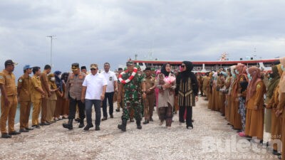 Kunker Danrem 152/Baabullah di Pulau Taliabu Disambut Langsung Bupati Aliong Mus