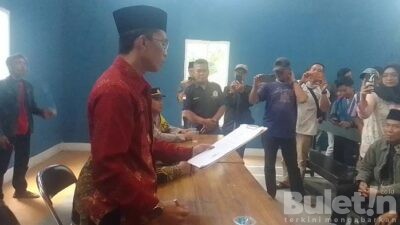 Kades Campakamulya Dituntut Mundur dari Jabatannya oleh Masyarakat