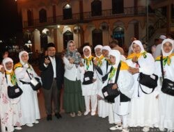 Bupati Dolly dan Ketua TP PKK Tapsel Hadiri Pelepasan 194 JCH Tapsel di Asrama Haji Medan