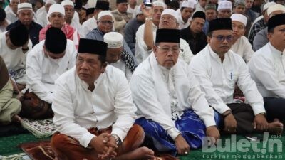 Wali Padangsidimpuan Bersama Masyarakat Shalat Idul Adha 1444 H di Masjid Agung Al-Abror