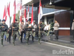 Sambut Hari Bhayangkara ke -77, Kapolda Jatim Pimpin Tradisi Penyerahan Air Suci