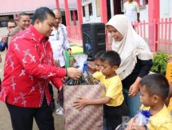 Bupati Tapsel Kunjungi Anak-anak Spesial di Angkola Muaratais