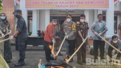 Wawako Arwin Saksikan Pemusnahan Barang Bukti Tipidum Oleh Kejari Padangsidimpuan