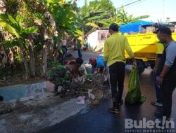 Tiga Pilar Kelurahan Kolpajung, Pamekasan Kerja Bhakti Grebek Bersih-bersih Selokan