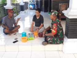 Melalui Komsos, Babinsa Desa Waru Timur, Pamekasan Himbau Warga Agar Bersama-sama Jaga Kamtibmas