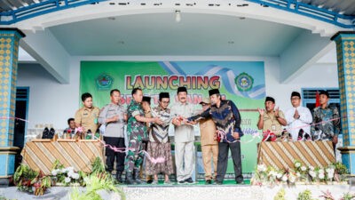 Sukses Ikuti Pelatihan WUB Pemkab, Produk Sepatu Van Am dari Ponpes Dilaunching Wabup Pamekasan