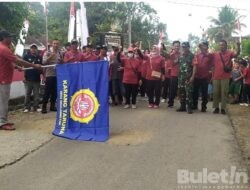 Memeriahkan Perayaan HUT RI ke-78, PJ Kepala Desa Ngulanwetan Berangkatkan Jalan Sehat