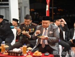 Bupati Tapsel dan Forkopimda Terlihat Kompak Menikmati Makan Sate Gerobak