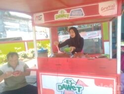 Puaskan Pelanggan, SPBU Mayangkara Grup Trenggalek Sediakan Es Dawet Gratis